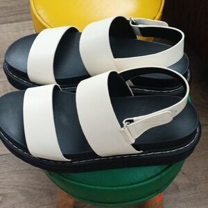 Like new Limelight Brand Summer Sandals